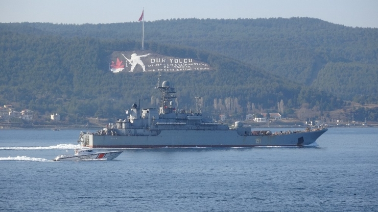 Rus Savaş Gemisi ’Azov’, Çanakkale Boğazı’ndan Geçti