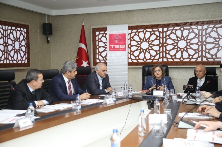 Şahin’den, Depremden Etkilenen Bölgelere Ziyaret