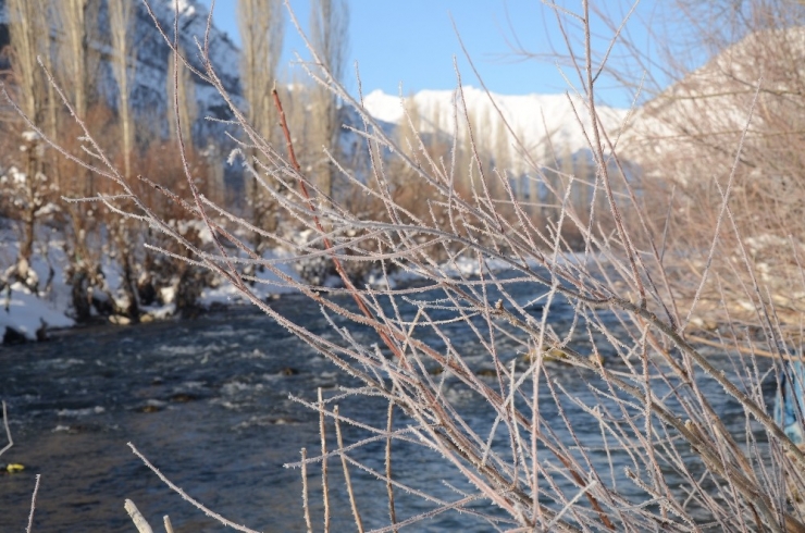 Beytüşşebap Eksi 19 Dereceyi Gördü, İlçede Kartpostallık Görüntüler Oluştu