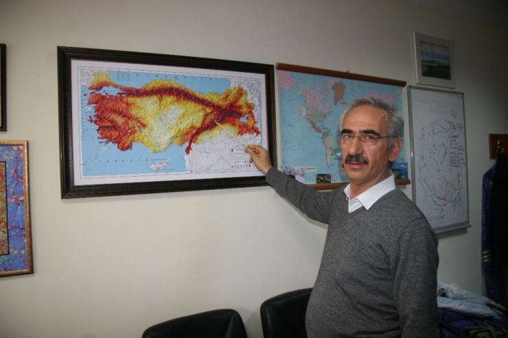Prof. Dr. Kumsar: “Elazığ Depremi Denizli İçin Deprem Riski Oluşturmuyor"