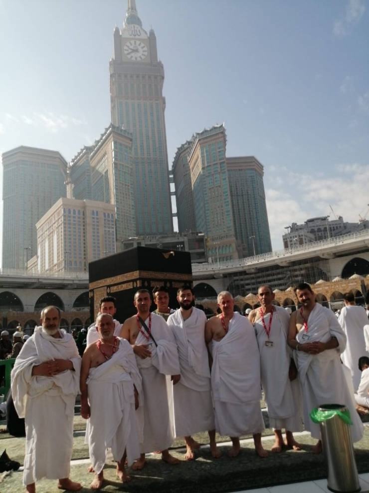 Kabe’de Depremzedeler İçin Dua