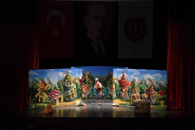 8 Bin Çocuk Sinema Ve Tiyatroyla Buluştu