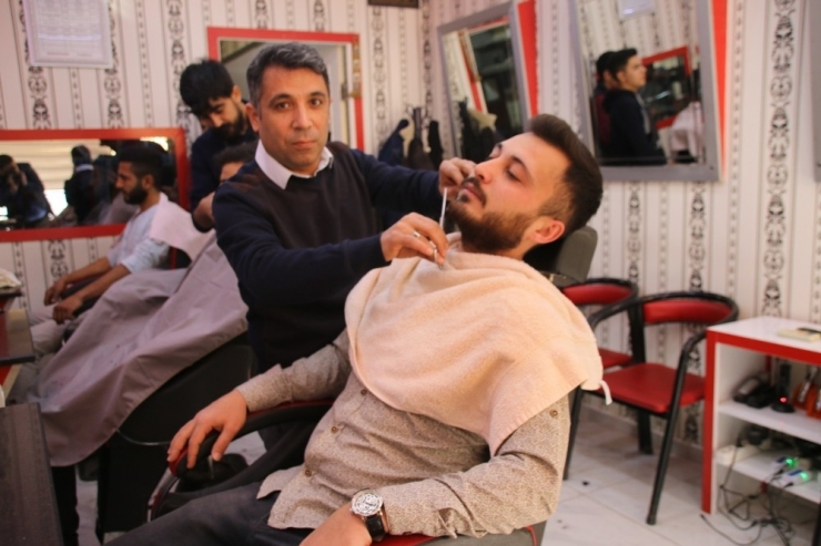 Kozanlı Berber 3 Günlük Hasılatını Depremzedelere Bağışladı