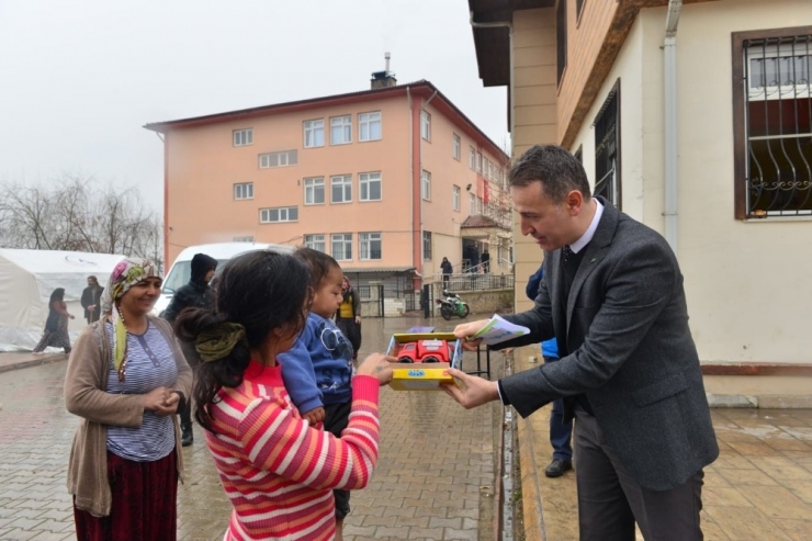 Amasya’dan Elazığlı Depremzede Çocuklara Yüzlerce Oyuncak Ve Mektup