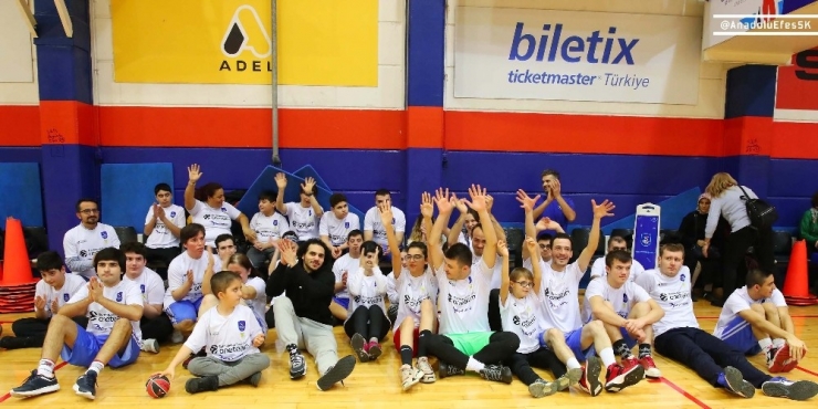 Ergin Ataman, Özel Sporculara One Team Sertifikalarını Verdi