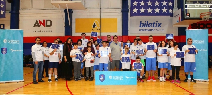 Ergin Ataman, Özel Sporculara One Team Sertifikalarını Verdi