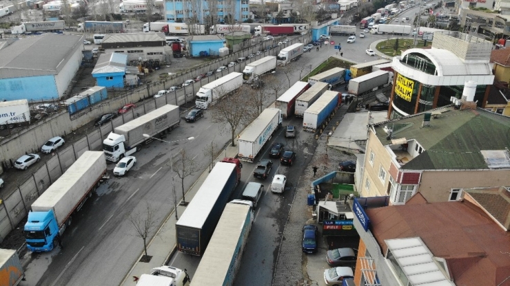 Gümrükte Oluşan Teknik Arıza, Kilometrelerce Tır Kuyruğuna Sebep Oldu