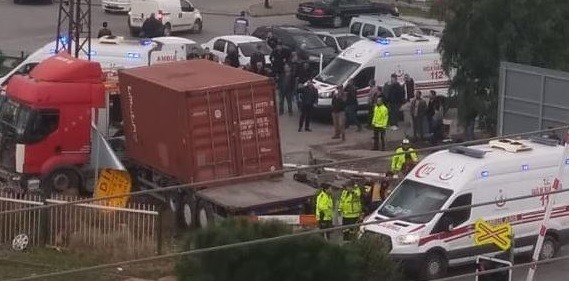 Söke’de Tır Otomobili Biçti; 5 Yaralı