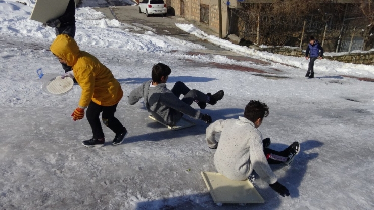Gercüş’te Çocukların Kar Eğlencesi