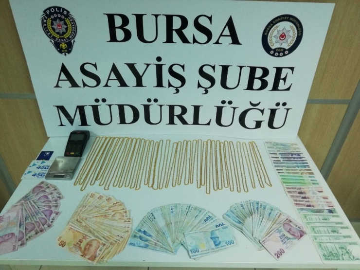 Arkadaşlarının Polise Yakalandığını Duydu, Korkup Hastane Koridorlarında Yattı