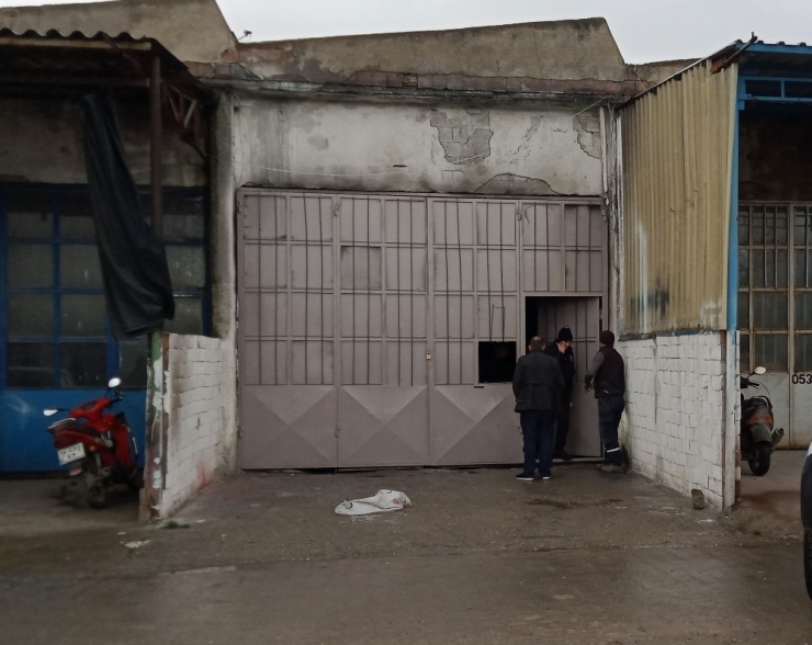 Gece Yarısı Dükkanı Kundakladılar