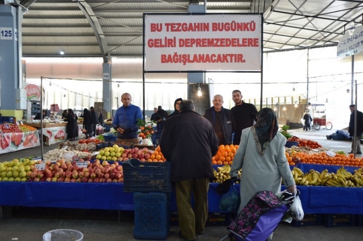 Çanakkaleli Pazarcı, Geliri Depremzedelere Bağışladı