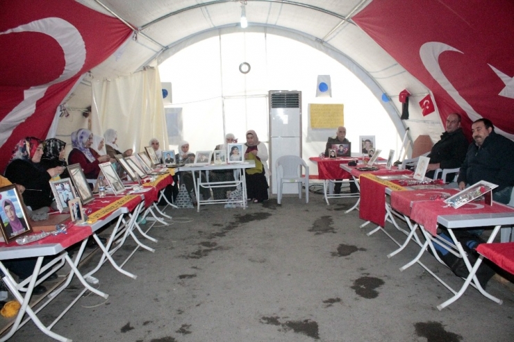 Hdp Önündeki Ailelerin Evlat Nöbeti 149’uncu Gününde