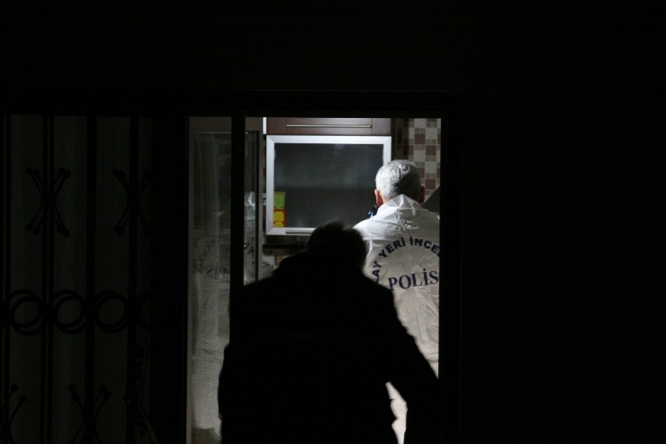 Oğlu Babasını Evinde Ölü Olarak Buldu