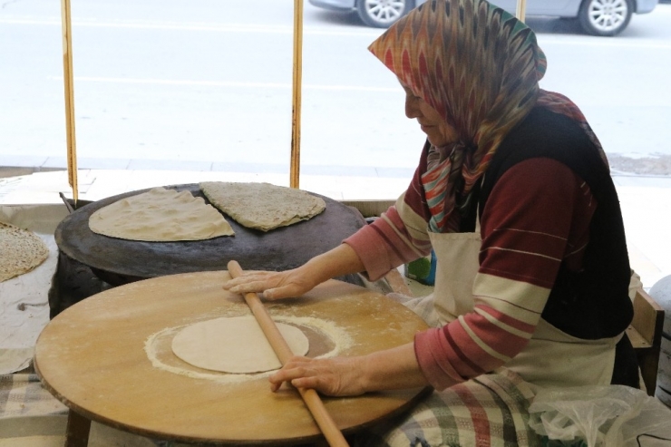Ege Mutfağının Önemli Lezzetlerinden Gözlemeye Büyük İlgi