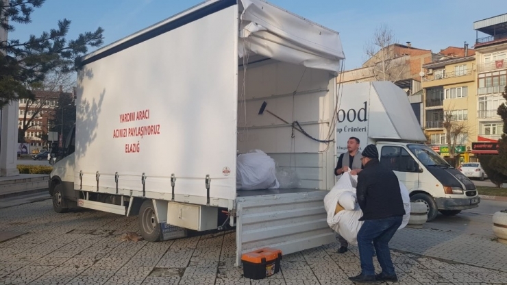 İnegöllü Nakliyeci, Topladığı Yardım Malzemelerini Depremzedelere Götürdü