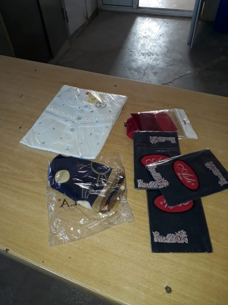 Gediz’de Giysi Kumbaraları Yüz Güldürecek