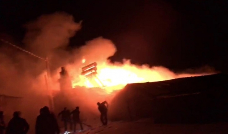 Gümüşhane’de Ev, Ahır Ve Samanlık Küle Döndü