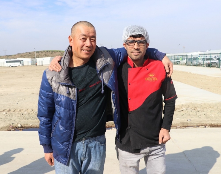 Çinli Ve Türk İşçiler ‘Korona Virüsü’ne Aldırmadan Çalışıyorlar