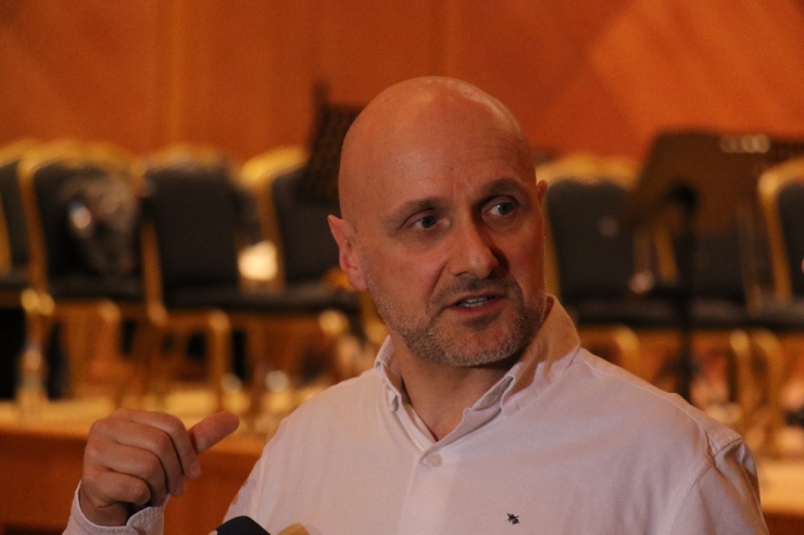 İspanyol Koro Şefi Casanas: "Türkiye’de Ne Kadar Çok Koro Şefi Olduğunu Ve Kendilerini Ne Kadar Çok Geliştirmek İstediklerini Burada Görmüş Oldum"