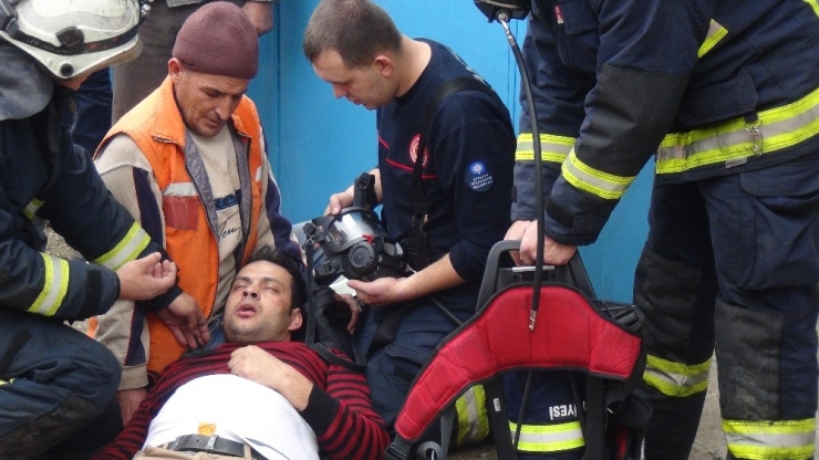 Dumandan Etkilenen Vatandaşa İtfaiye Eri Kendi Maskesini Verdi