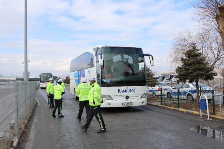 Yolcu Otobüslerinde ’Emniyet Kemeri’ Ve ’Lastik’ Denetimi