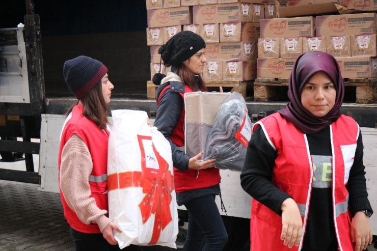 Kızılay Kırşehir Şubesinden Deprem Bölgesine İnsani Yardım Yola Çıktı