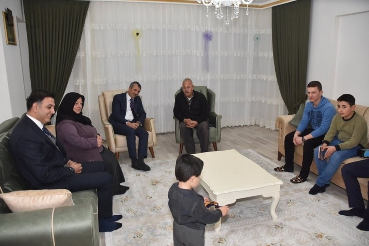 Vali Sezer: "Şehit Ailelerimizin Her Zaman Yanındayız"