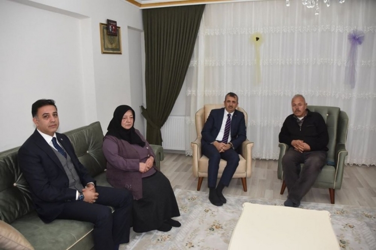 Vali Sezer: "Şehit Ailelerimizin Her Zaman Yanındayız"