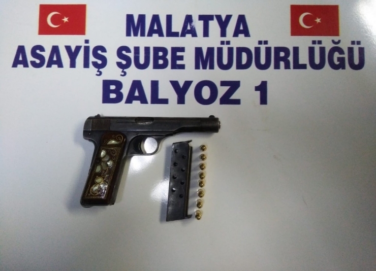 Otomobilden Hırsızlık Yapan Zanlılar Tutuklandı