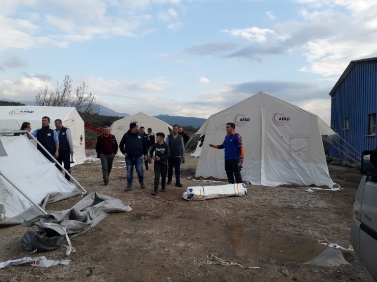 Selçikli Mahallesi’nde Deprem Çadırları Kuruldu