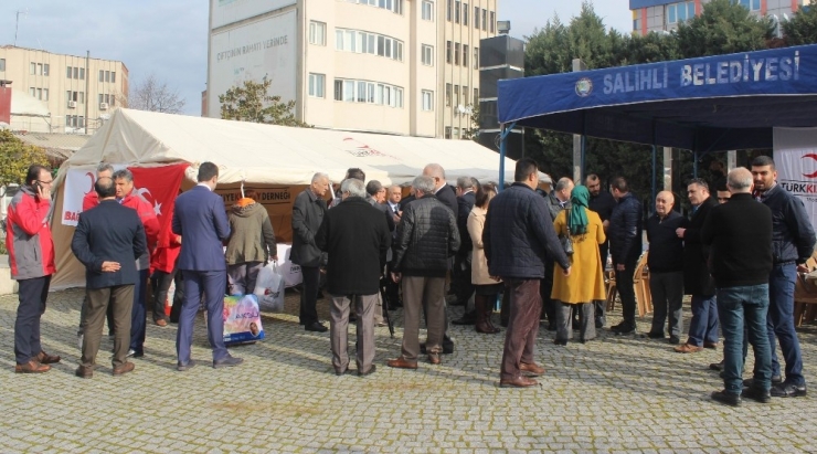 Salihli Kızılay, Depremzedeler İçin Bağış Çadırı Kurdu