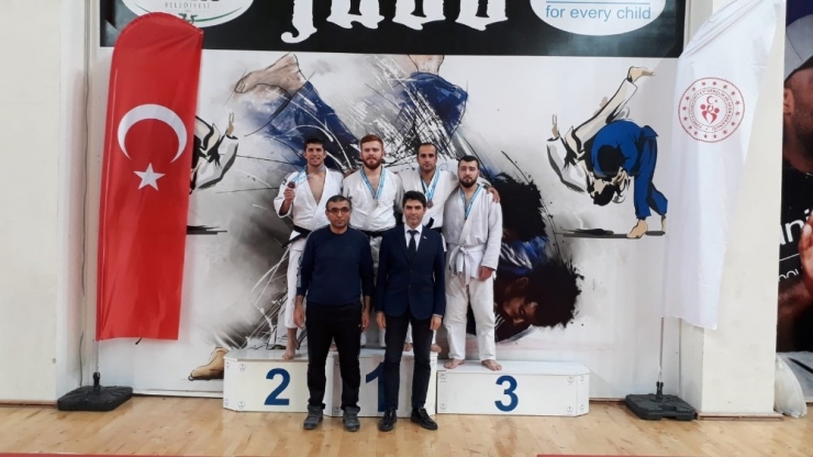 İlçe Milli Eğitim Müdürlüğü Personelinden Sportif Başarı