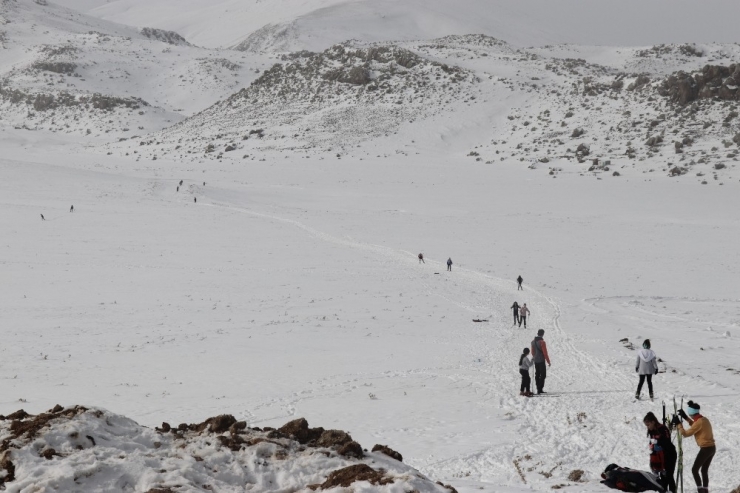 Niğde’de Kardan Adam Şenliği İçin Hazırlıkları Devam Ediyor