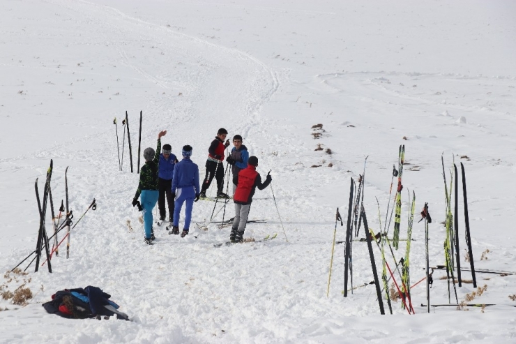Niğde’de Kardan Adam Şenliği İçin Hazırlıkları Devam Ediyor