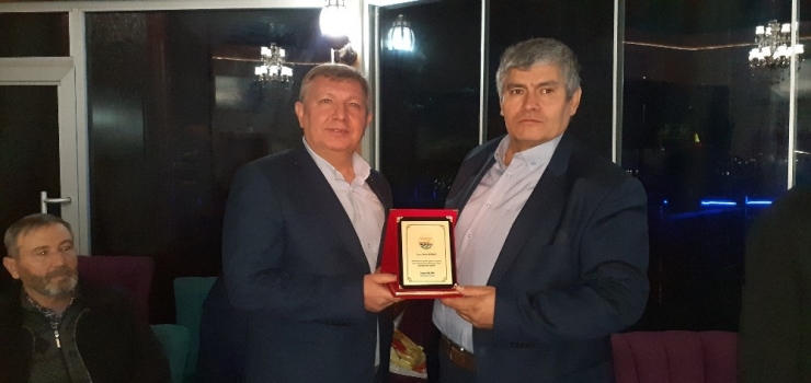 Emekli Olan Belediye Personeline Veda Yemeği