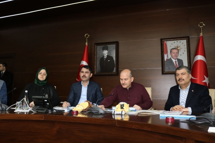 Sağlık Bakanı Koca: "Şu Anda Hastanelerde Tedavi Gören 7’si Yoğun Bakım 64 Yaralı Mevcut"