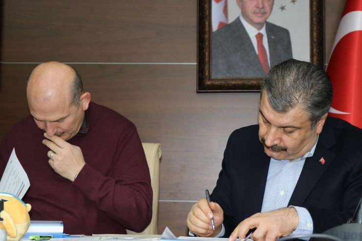 Sağlık Bakanı Koca: "Şu Anda Hastanelerde Tedavi Gören 7’si Yoğun Bakım 64 Yaralı Mevcut"