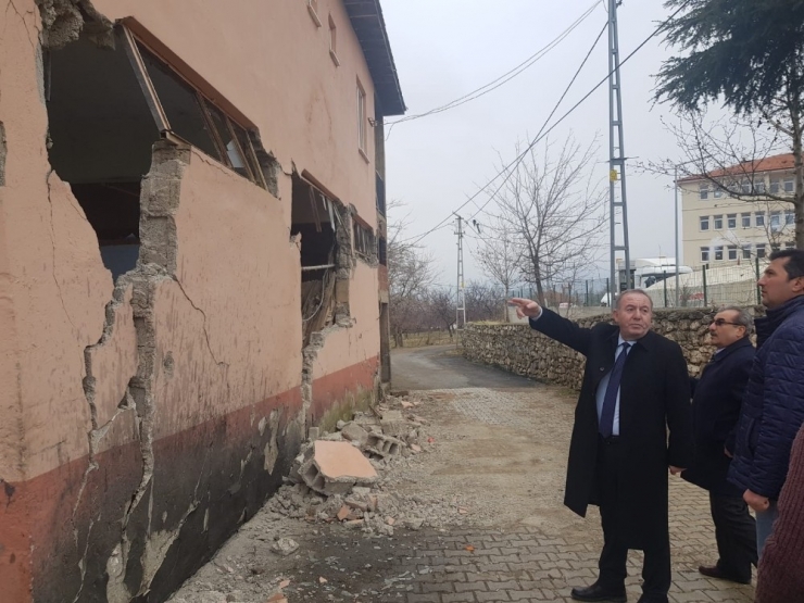 Başkan Şahiner Deprem Bölgesinde