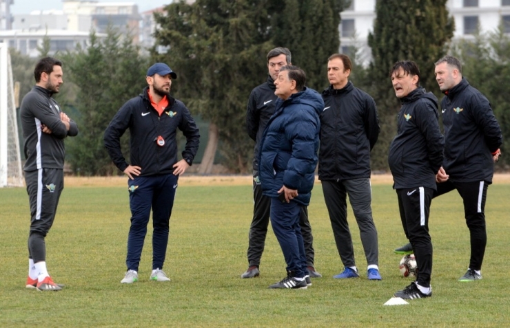 Akhisarspor’da, Yılmaz Vural İlk İdmanına Çıktı