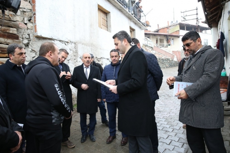 Başkan Eroğlu Mahalle Sakinleriyle Sahaya İndi