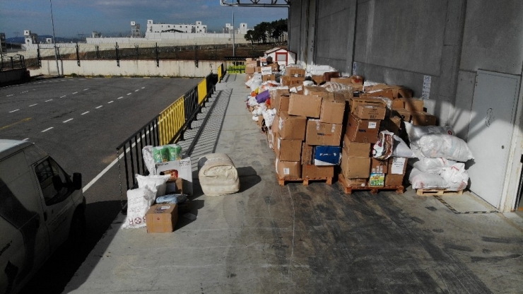 Türk Kızılayı’na, Deprem Bölgesine Götürülmesi İçin Yardım Yağdı