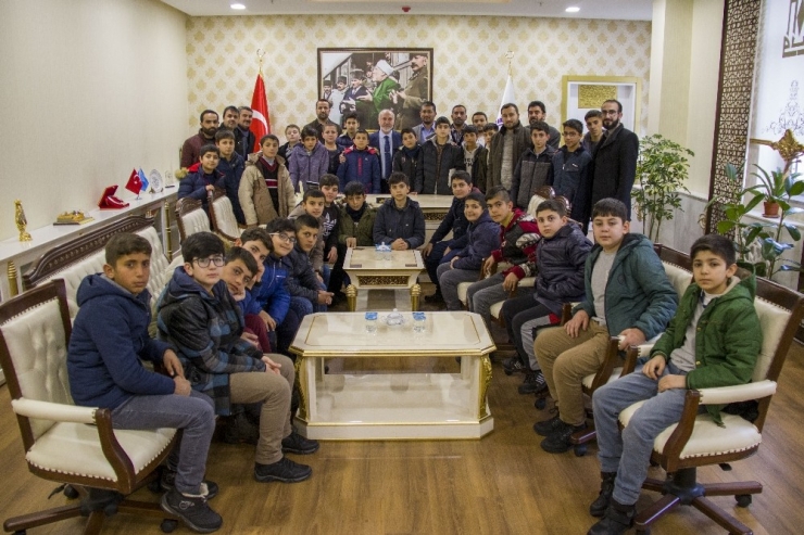 Van’da ‘Gençliğe Değer Programı’ Devam Ediyor