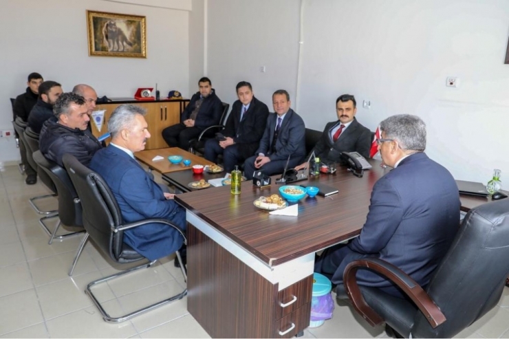 Vali Bilmez’den İl Göç İdaresinin Personeline Belge