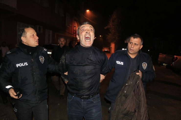 Sokak Ortasında Karısını Dövdü Sonra Evlerini Ateşe Verdi