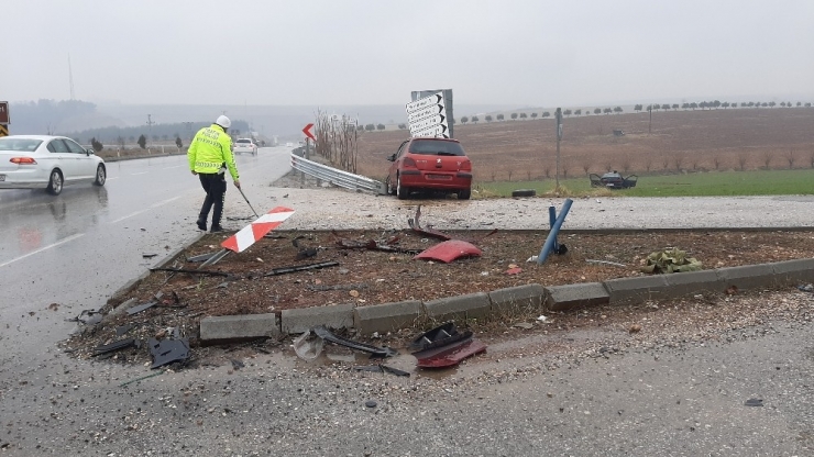 İki Otomobil Çarpıştı: 1 Ölü, 3 Yaralı