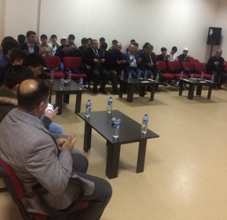 Mülteci Çocuklar, Hayatını Kaybeden Vatandaşlar İçin Hatmi Şerif Okudu