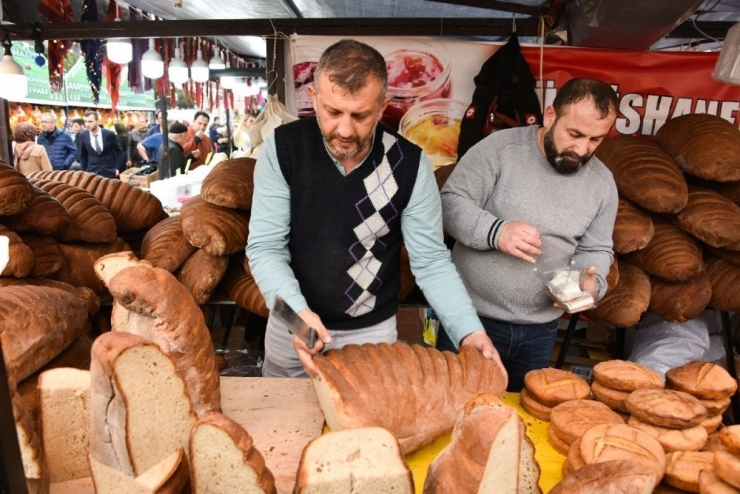 Aliağa’da Vatandaşlar Hamsi Festivalinde Buluştu