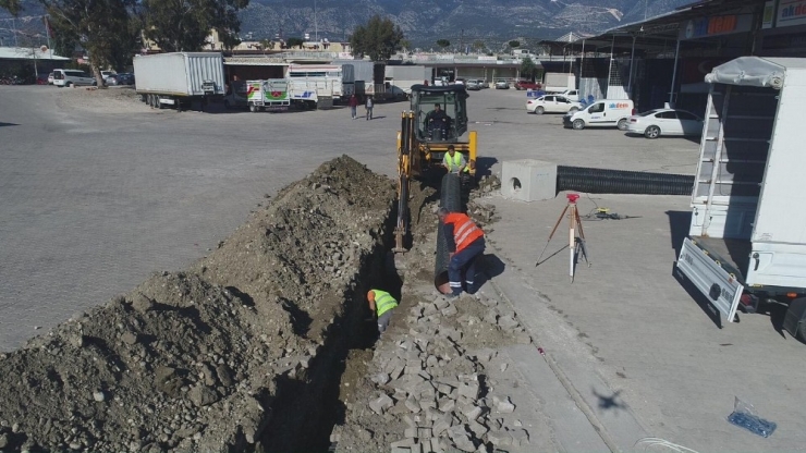 Demre Toptancı Hali’nin Yağmur Suyu Sorunu Çözüldü