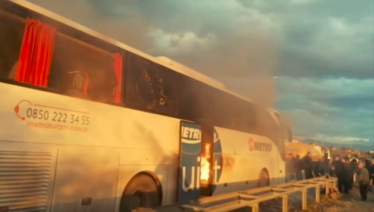 Alev Alan Otobüste Korku Dolu Anlar